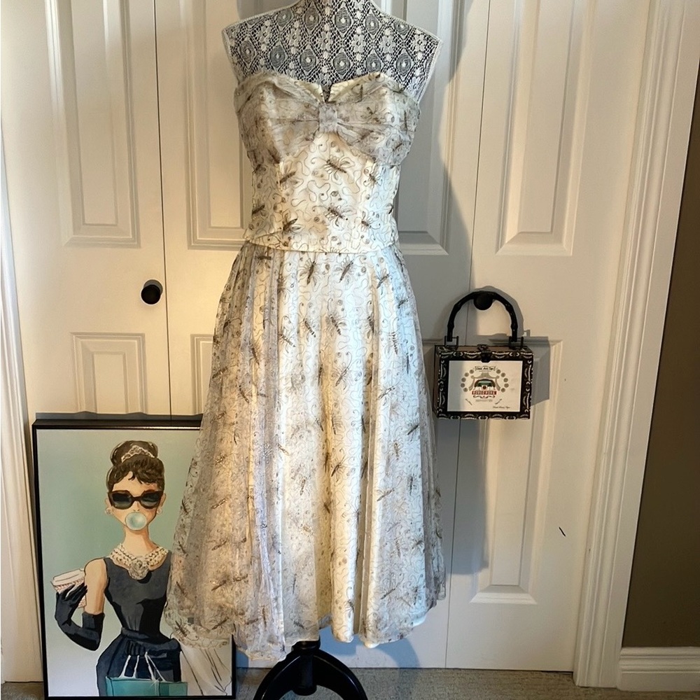 🦩Simply devine vintage satin w/over lace 2 piece dress w/butterfly embroidery